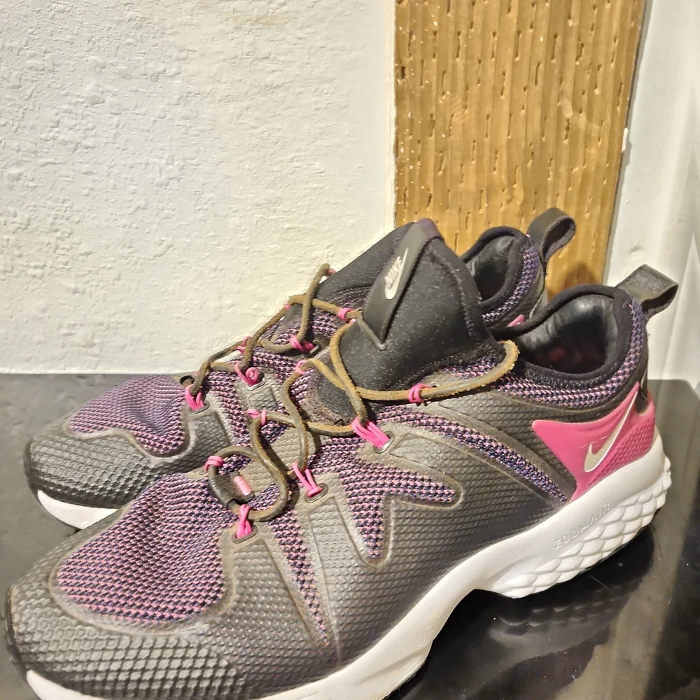 Nike Women’s Gray and Pink/Purple Running Sneakers